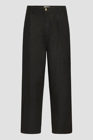 Solid Dethan Tapered Pleat Pants True Black