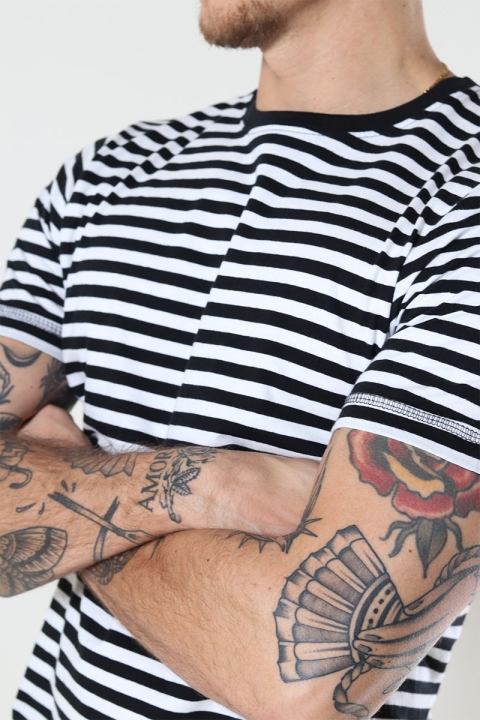 Basic Brand T-shirt Striped Black/White