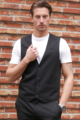 Ezra Vest Black